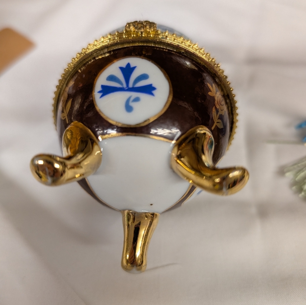 Vintage Floral Decorative Trinket Box Egg with Gold Accents - Picture 4 of 5